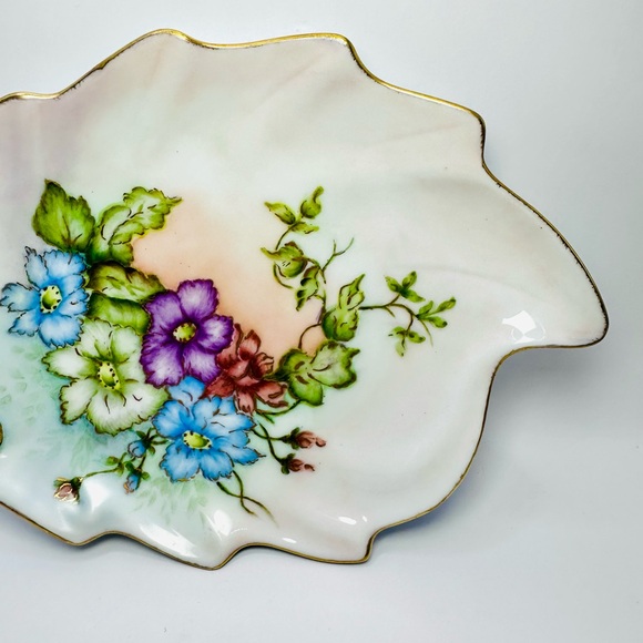 Vintage Hand Painted Porcelain Leaf Candy Dish Bowl Floral Golden Accents - Picture 3 of 5